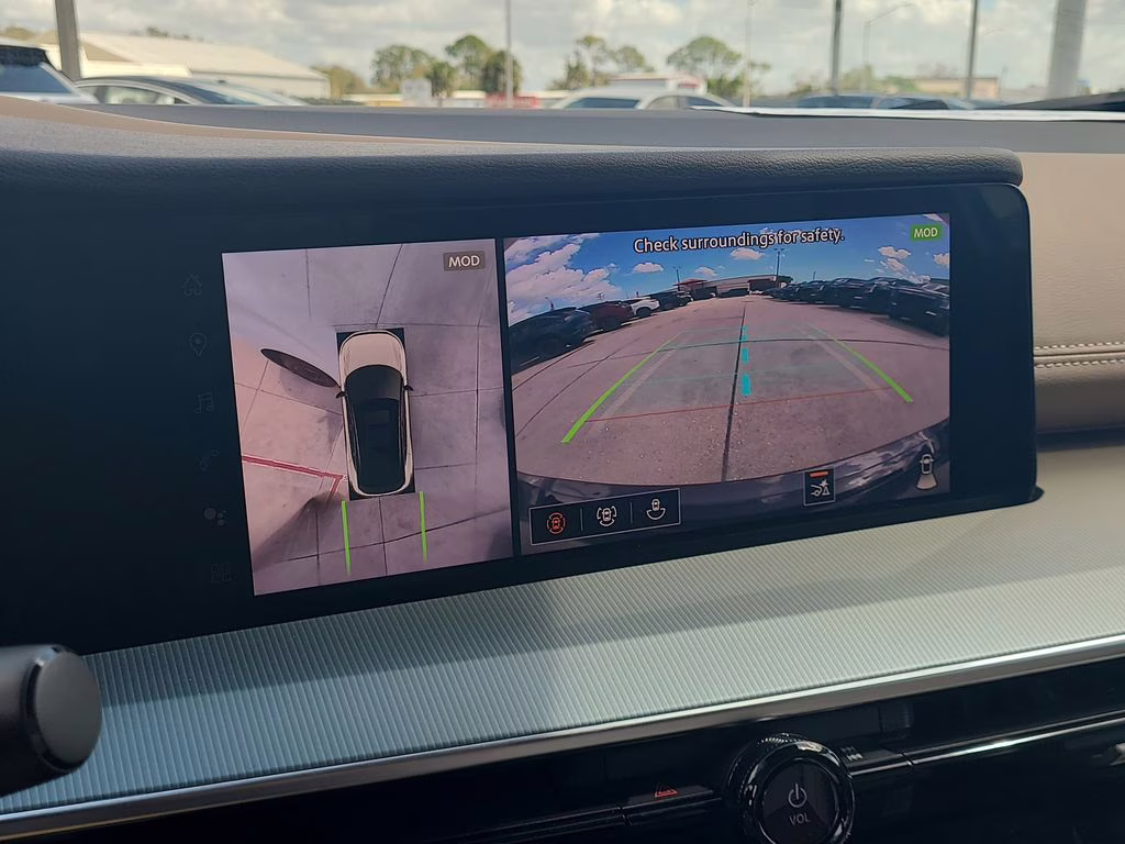 2026 Everest White Pearl/Black Nissan Murano Platinum AWD SUV