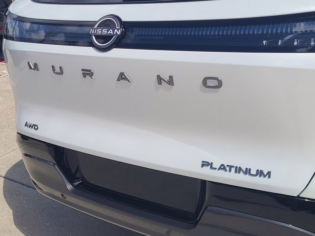 2026 Everest White Pearl/Black Nissan Murano Platinum AWD SUV