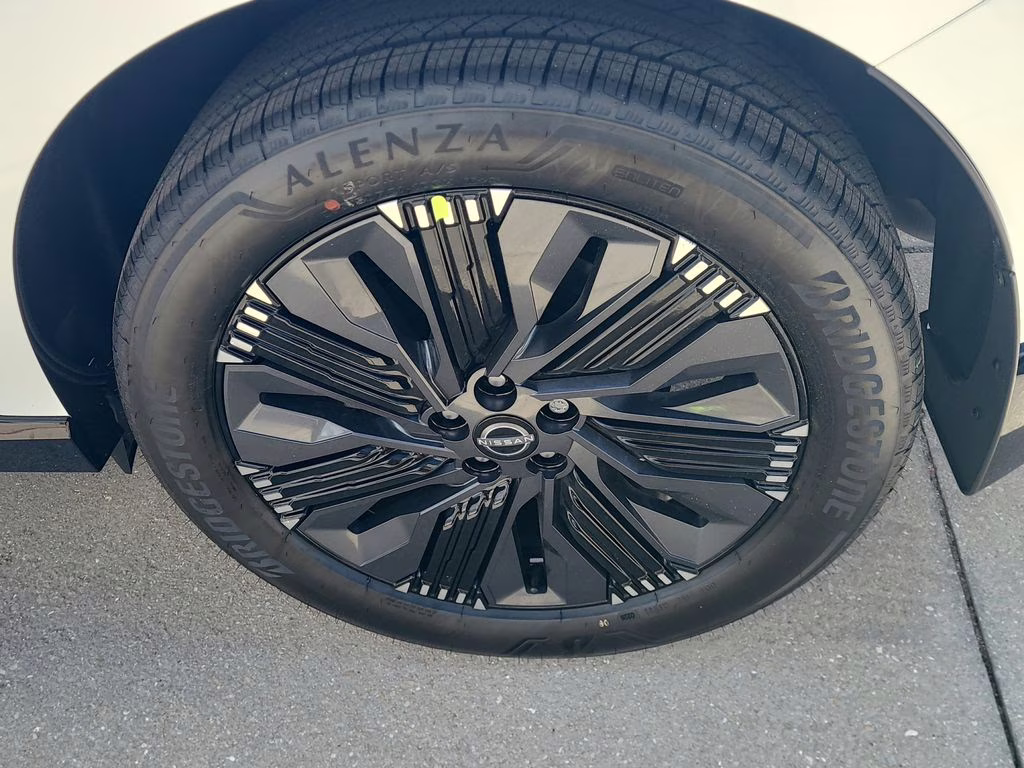 2026 Everest White Pearl/Black Nissan Murano Platinum AWD SUV