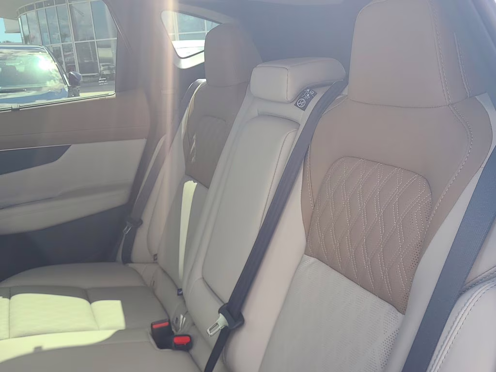 2026 Everest White Pearl/Black Nissan Murano Platinum AWD SUV