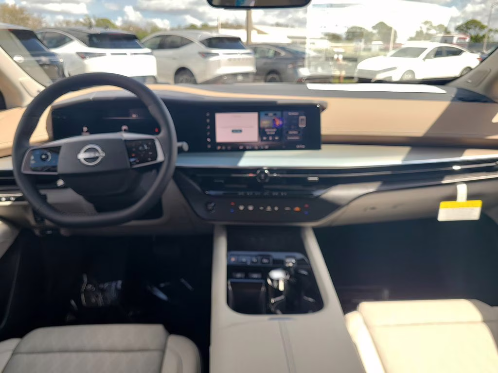 2026 Everest White Pearl/Black Nissan Murano Platinum AWD SUV