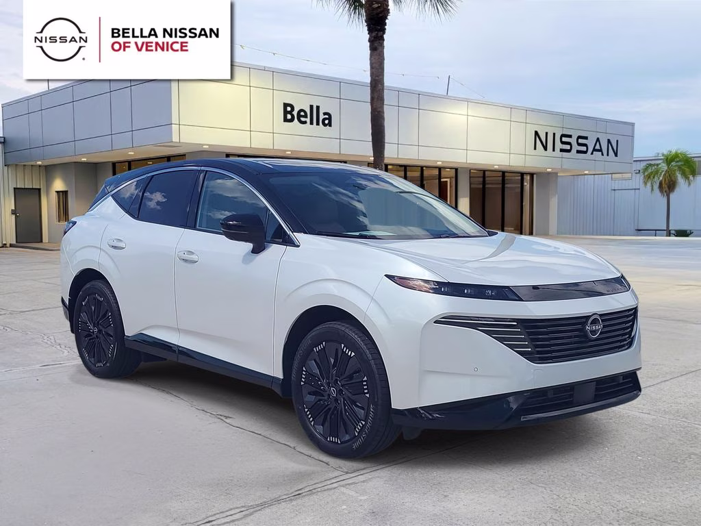 2026 Everest White Pearl/Black Nissan Murano Platinum AWD SUV
