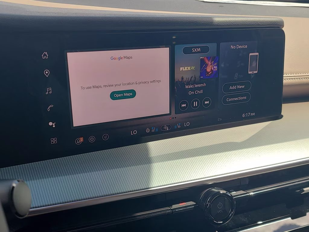 2026 Everest White Pearl/Black Nissan Murano Platinum AWD SUV