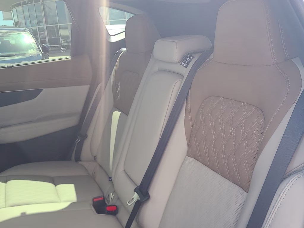 2026 Everest White Pearl/Black Nissan Murano Platinum AWD SUV