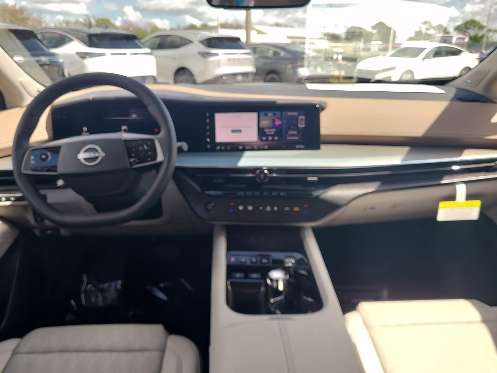 2026 Everest White Pearl/Black Nissan Murano Platinum AWD SUV