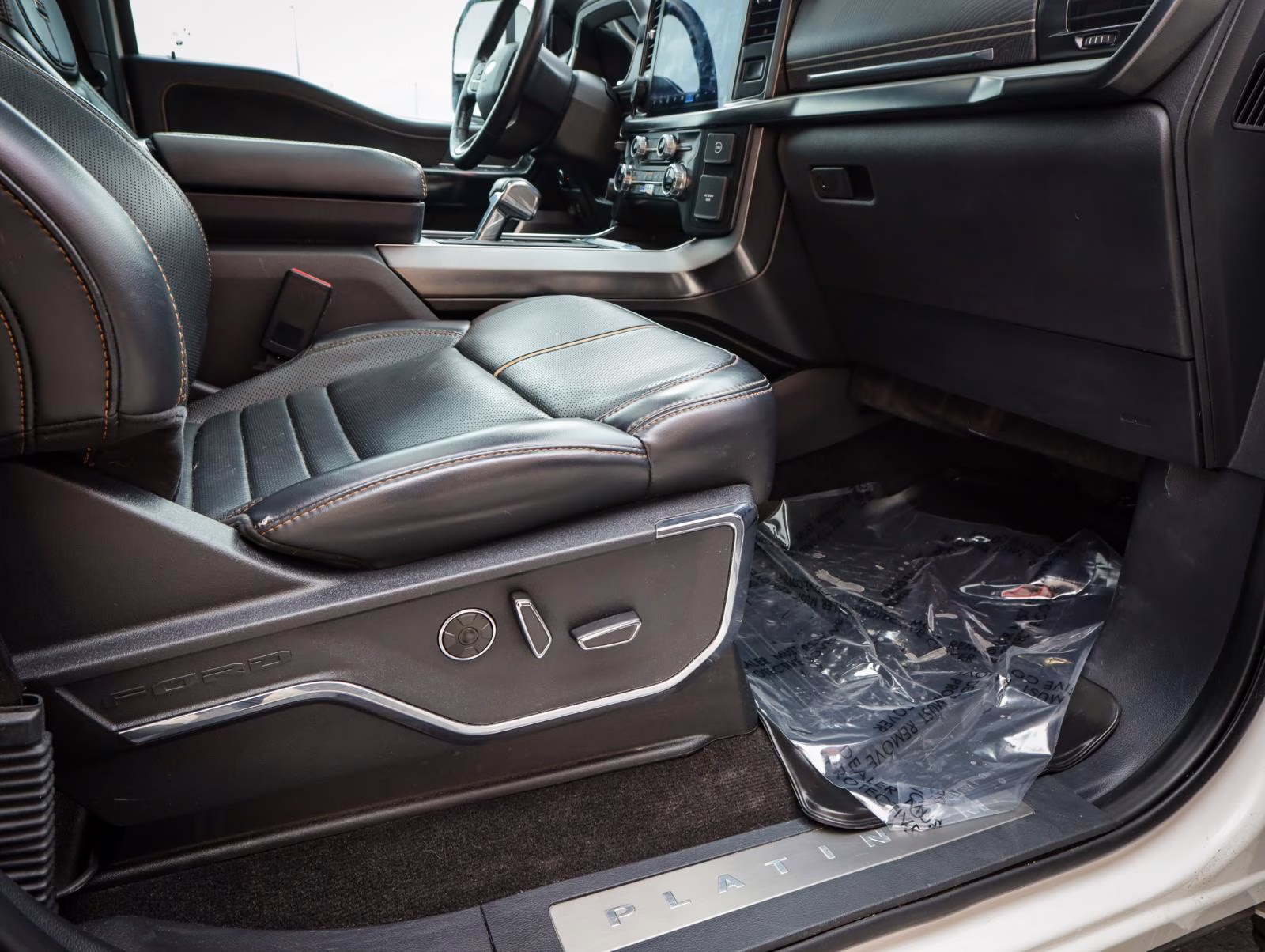 2021 Star White Metallic Tri-Coat Ford F-150 Platinum 4X4 Truck