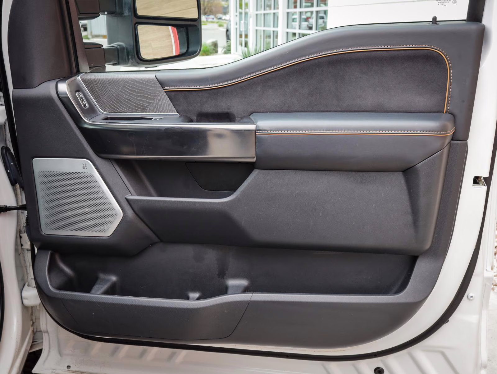 2021 Star White Metallic Tri-Coat Ford F-150 Platinum 4X4 Truck