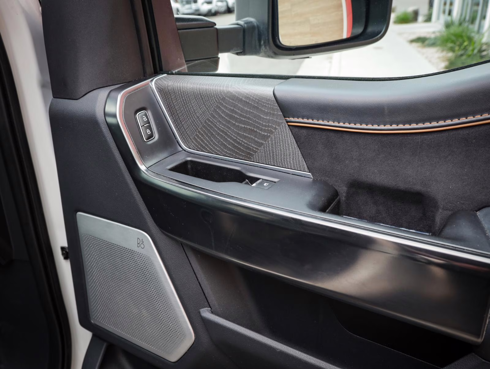 2021 Star White Metallic Tri-Coat Ford F-150 Platinum 4X4 Truck