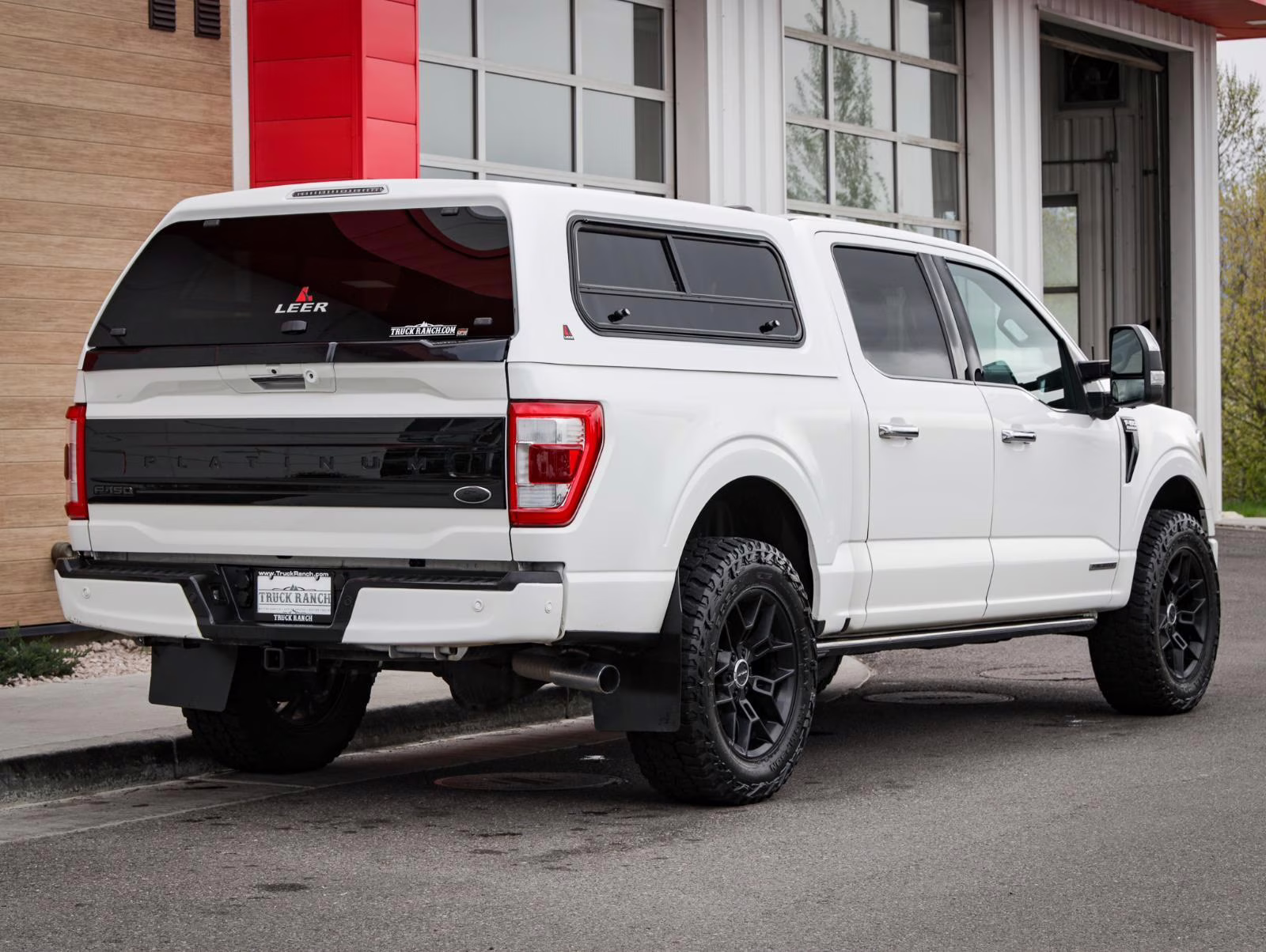 2021 Star White Metallic Tri-Coat Ford F-150 Platinum 4X4 Truck