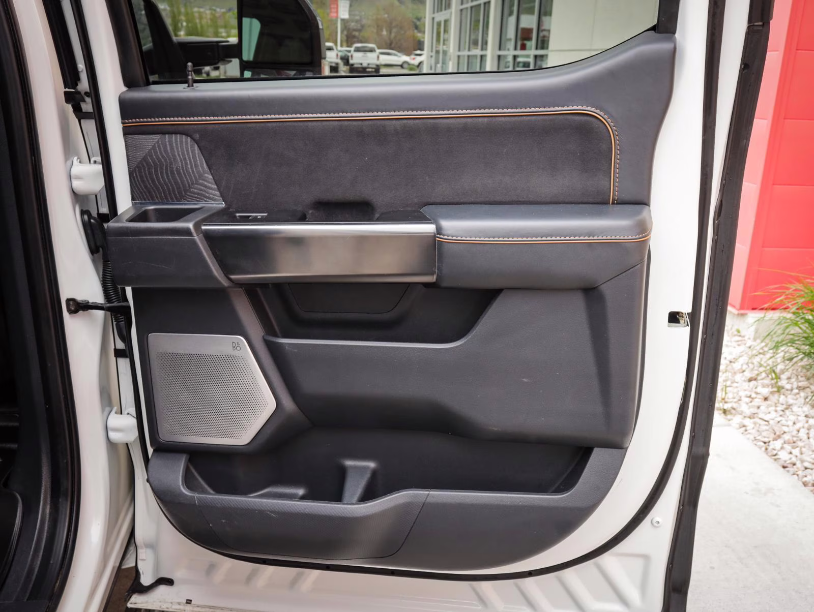 2021 Star White Metallic Tri-Coat Ford F-150 Platinum 4X4 Truck