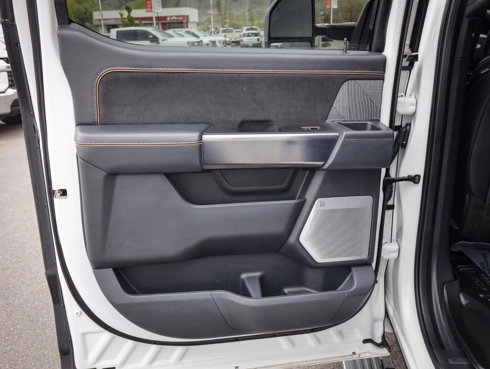 2021 Star White Metallic Tri-Coat Ford F-150 Platinum 4X4 Truck