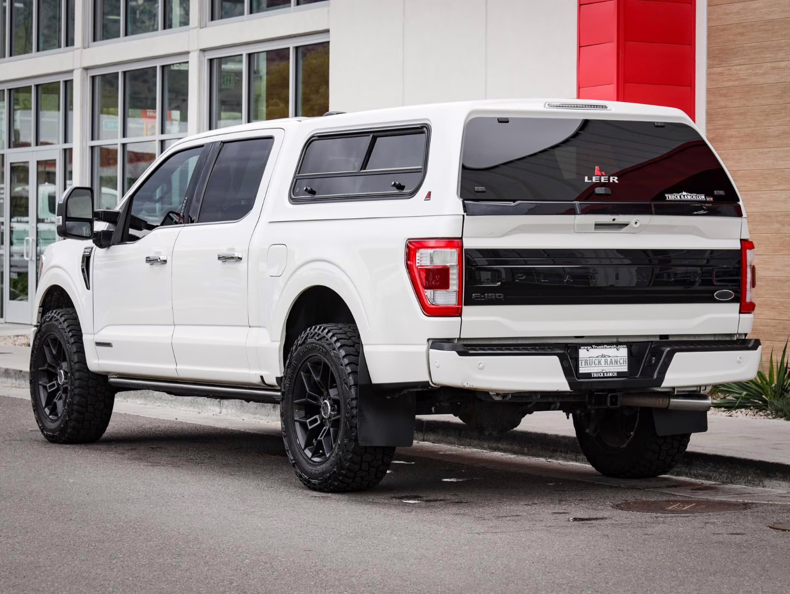 2021 Star White Metallic Tri-Coat Ford F-150 Platinum 4X4 Truck