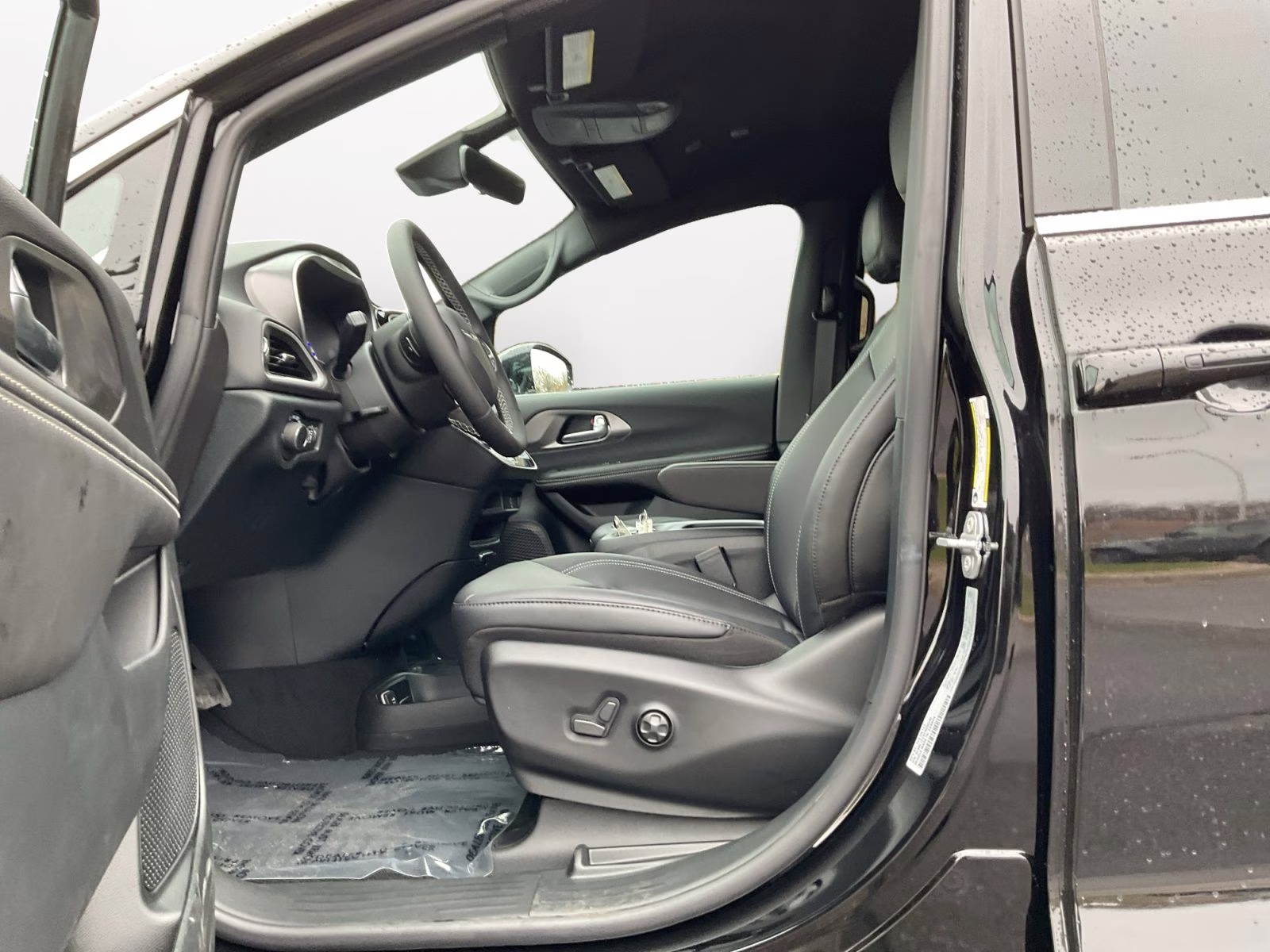 2026 Diamond Black Crystal Pearlcoat Chrysler Voyager LX FWD Van