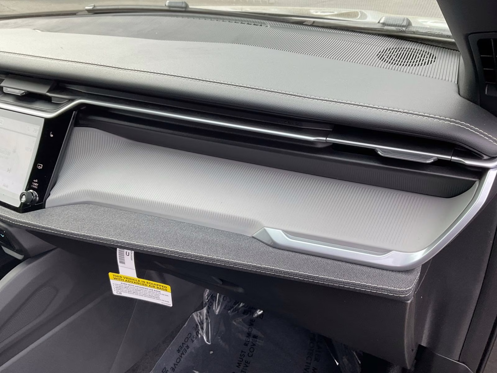 2026 Diamond Black Crystal Pearlcoat Jeep Cherokee Laredo 4X4 SUV