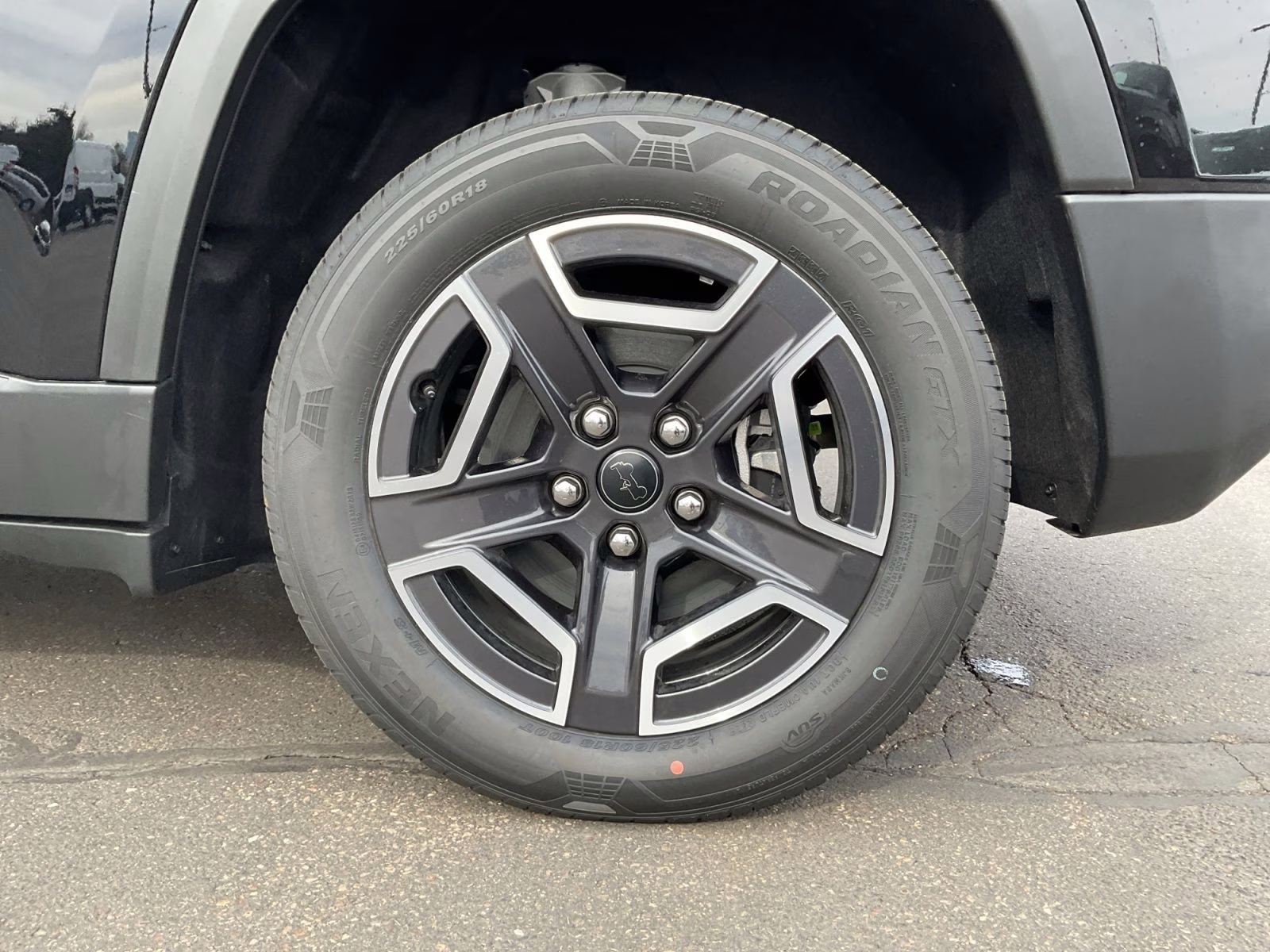 2026 Diamond Black Crystal Pearlcoat Jeep Cherokee Laredo 4X4 SUV