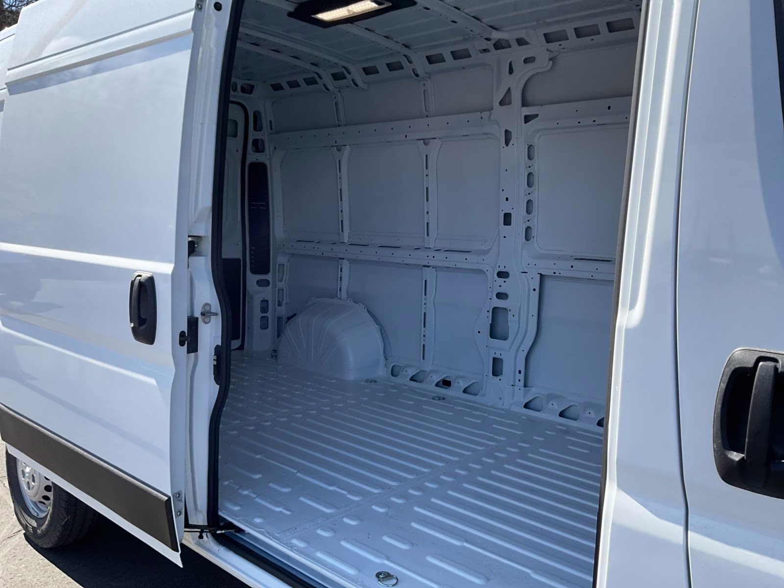2026 Bright White Clearcoat Ram ProMaster 2500 High Roof FWD Van