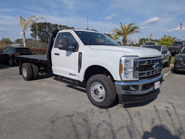 2026 Oxford White Ford Super Duty F-350 DRW XL 4X4 Truck