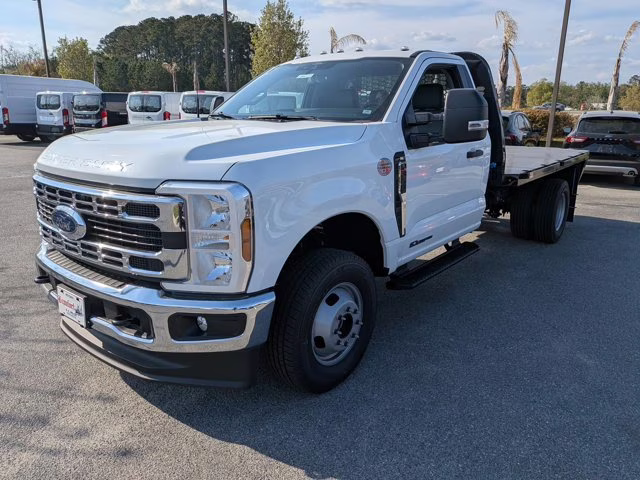 2026 Oxford White Ford Super Duty F-350 DRW XL 4X4 Truck