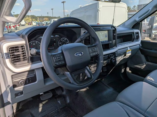 2026 Oxford White Ford Super Duty F-350 DRW XL 4X4 Truck