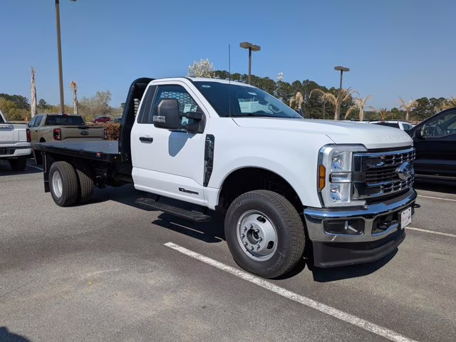 2026 Oxford White Ford Super Duty F-350 DRW XL 4X4 Truck
