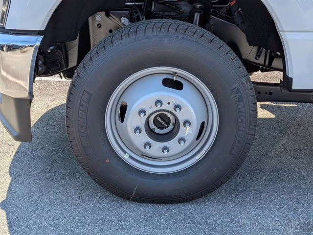 2026 Oxford White Ford Super Duty F-350 DRW XL 4X4 Truck