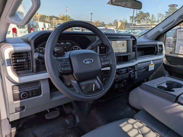 2026 Oxford White Ford Super Duty F-350 DRW XL 4X4 Truck