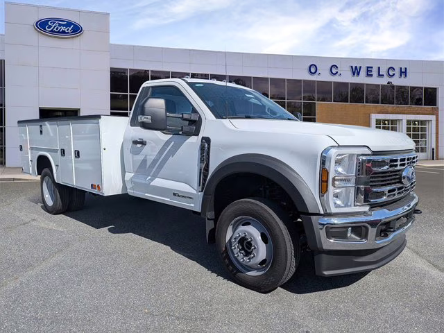 2026 Oxford White Ford Super Duty F-550 DRW XL 4X4 Truck