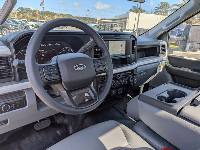 2026 Oxford White Ford Super Duty F-550 DRW XL 4X4 Truck