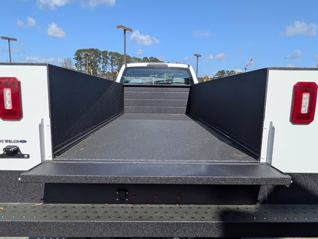 2026 Oxford White Ford Super Duty F-550 DRW XL 4X4 Truck