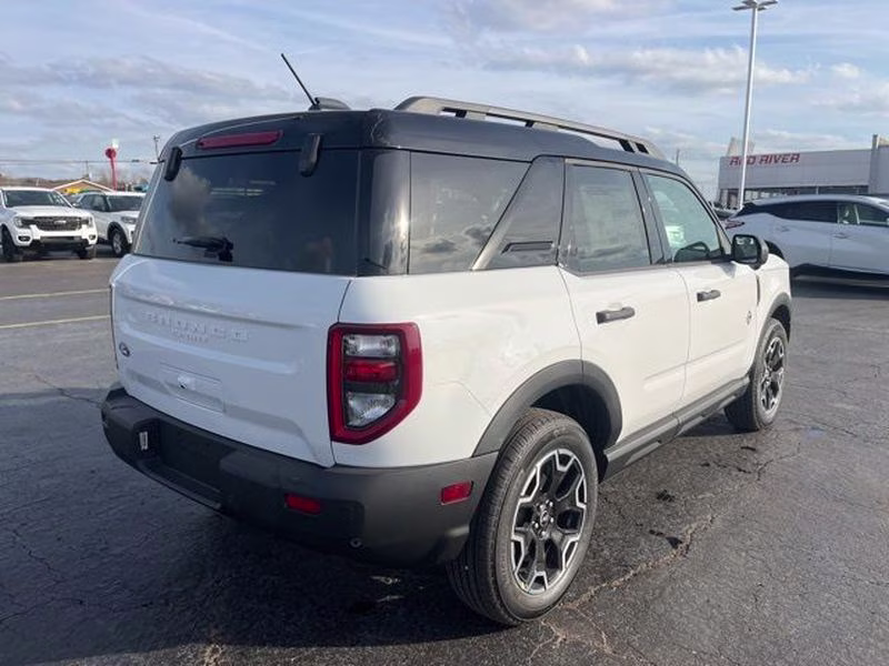 2026 Oxford White Ford Bronco Sport Outer Banks 4X4 SUV