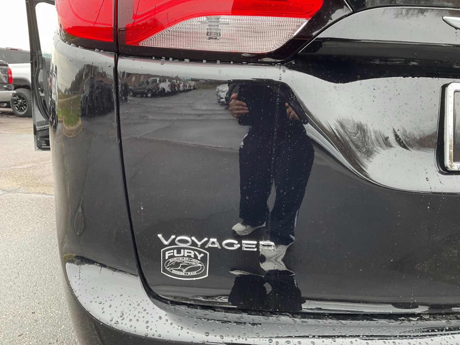 2026 Diamond Black Crystal Pearlcoat Chrysler Voyager LX FWD Van