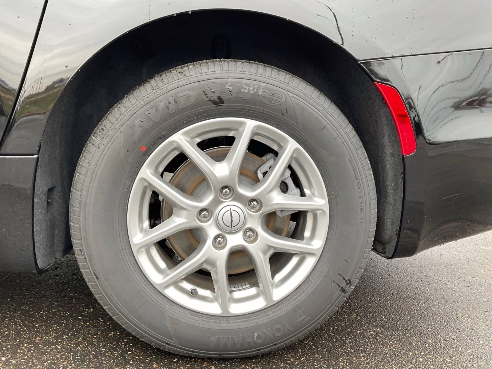 2026 Diamond Black Crystal Pearlcoat Chrysler Voyager LX FWD Van