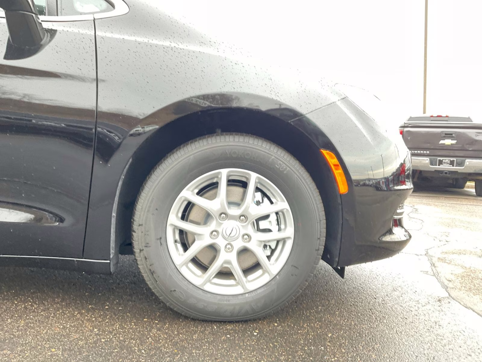 2026 Diamond Black Crystal Pearlcoat Chrysler Voyager LX FWD Van