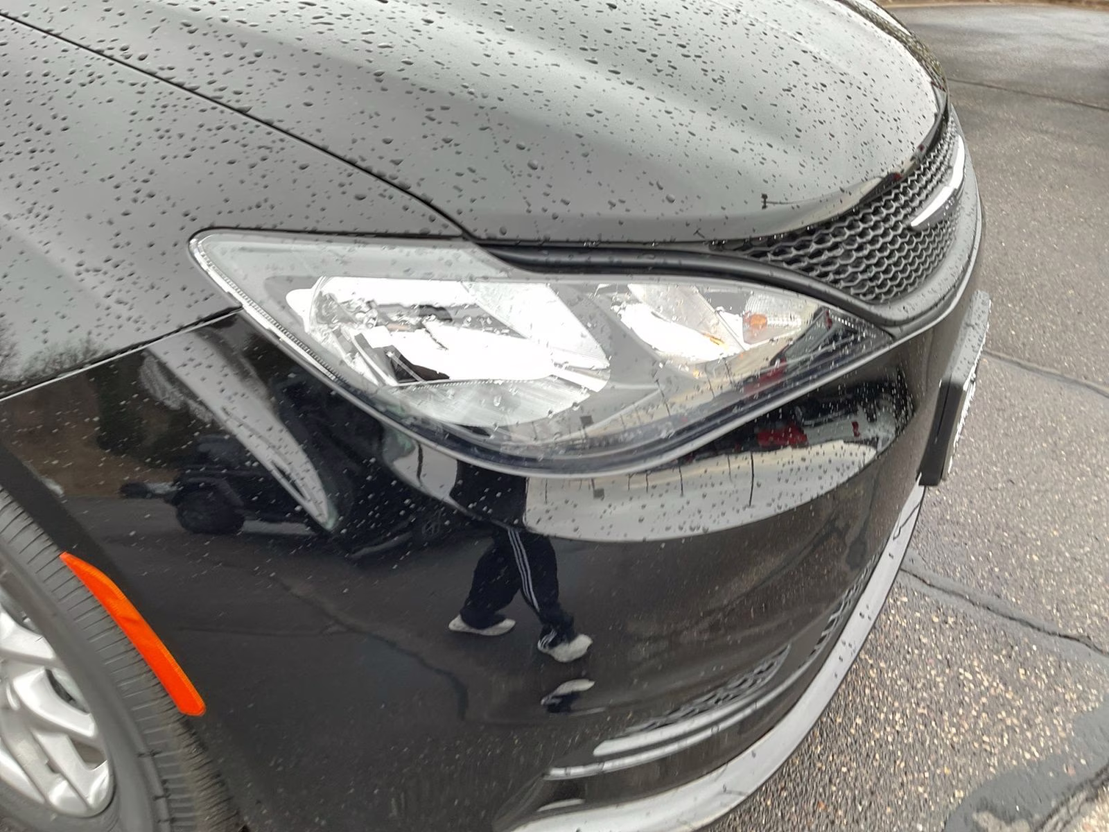 2026 Diamond Black Crystal Pearlcoat Chrysler Voyager LX FWD Van