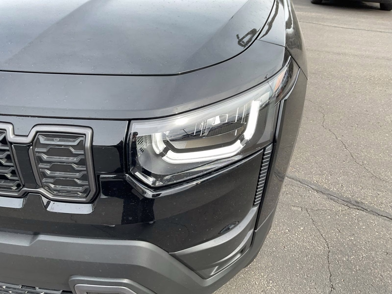 2026 Diamond Black Crystal Pearlcoat Jeep Cherokee Laredo 4X4 SUV