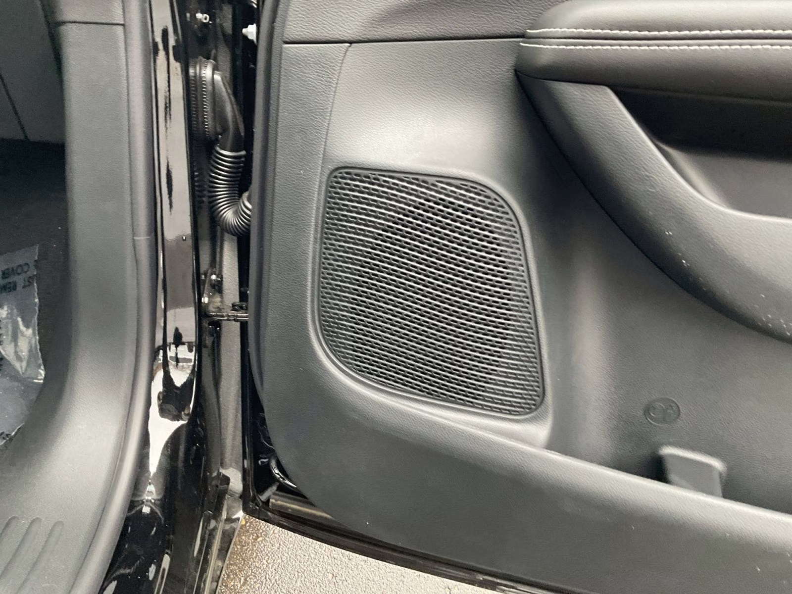 2026 Diamond Black Crystal Pearlcoat Chrysler Voyager LX FWD Van