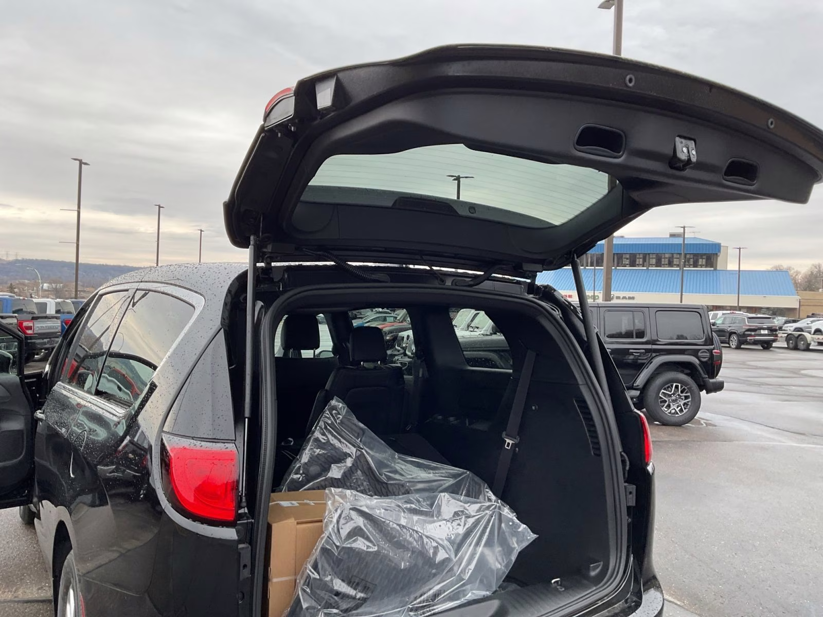 2026 Diamond Black Crystal Pearlcoat Chrysler Voyager LX FWD Van