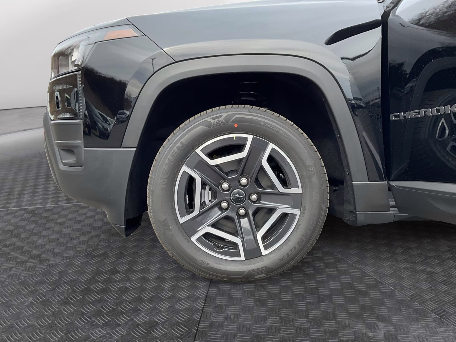 2026 Diamond Black Crystal Pearlcoat Jeep Cherokee Laredo 4X4 SUV