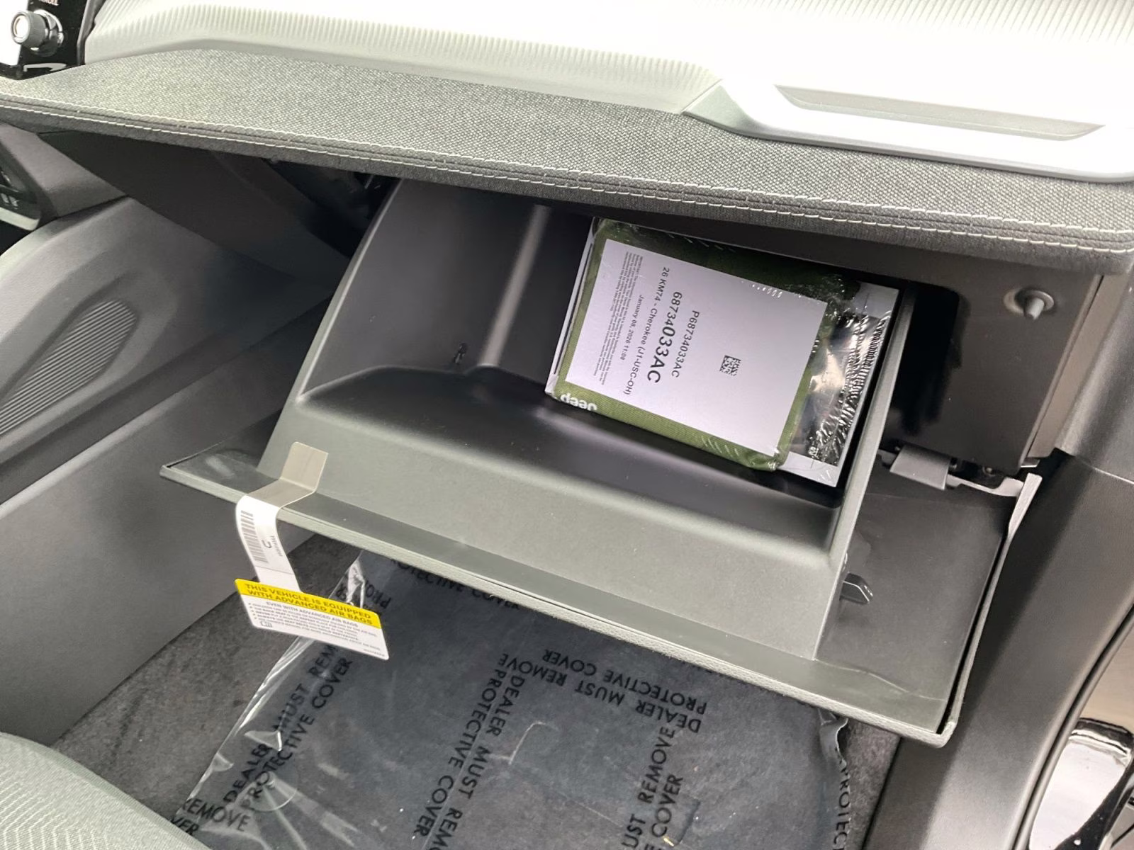 2026 Diamond Black Crystal Pearlcoat Jeep Cherokee Laredo 4X4 SUV