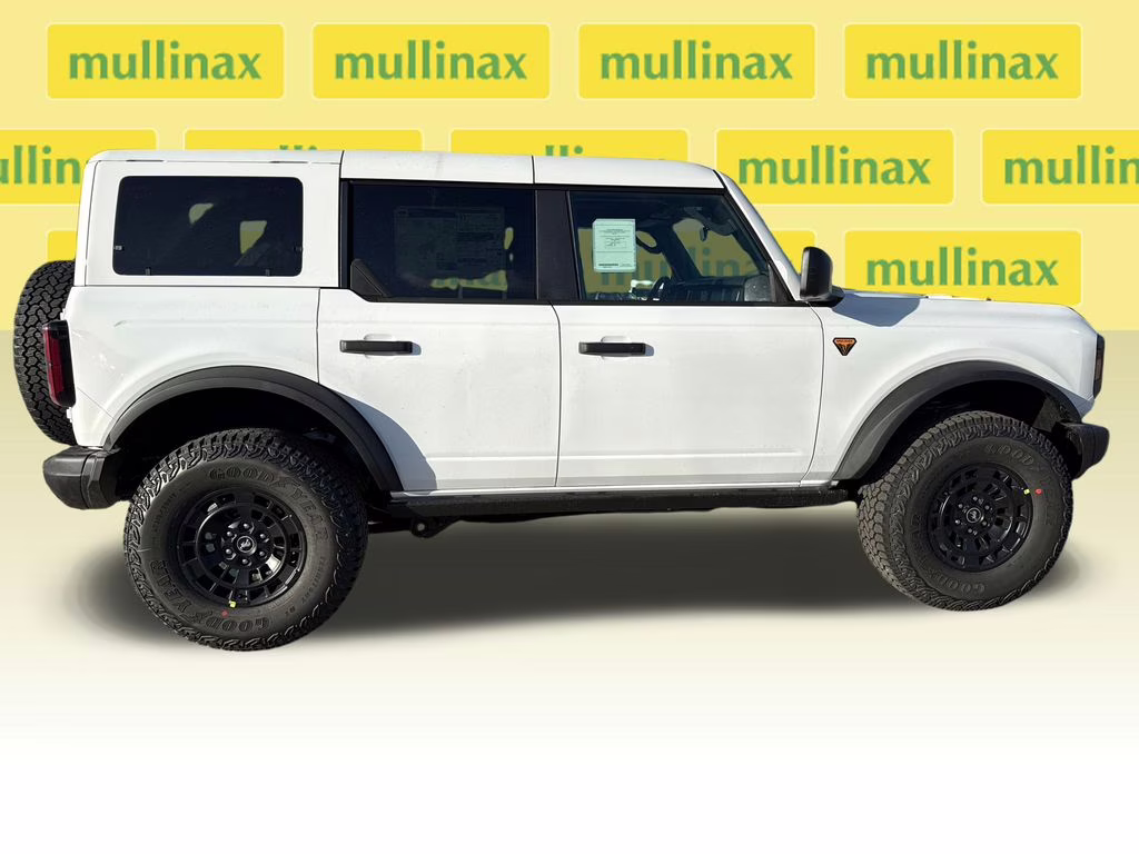 2026 Oxford White Ford Bronco Badlands 4X4 SUV