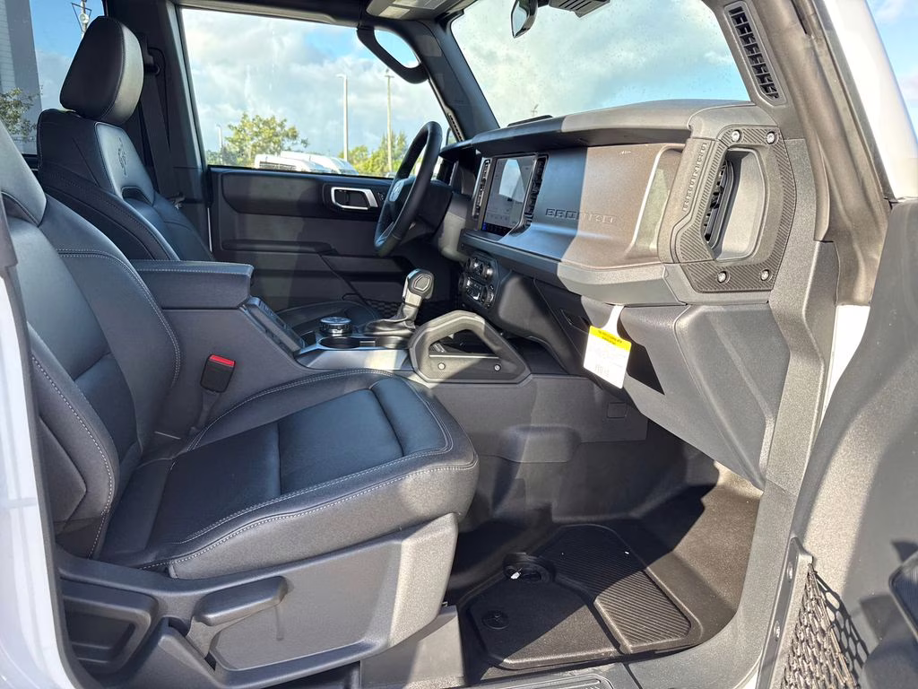 2026 Oxford White Ford Bronco Badlands 4X4 SUV