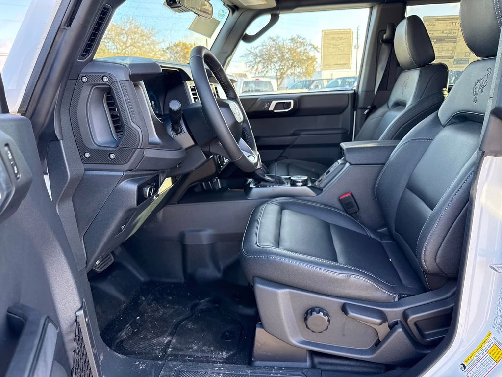 2026 Oxford White Ford Bronco Badlands 4X4 SUV