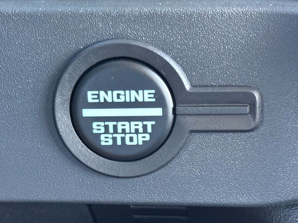 2026 Oxford White Ford Bronco Badlands 4X4 SUV