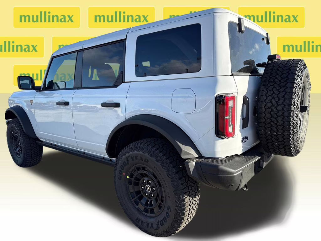 2026 Oxford White Ford Bronco Badlands 4X4 SUV