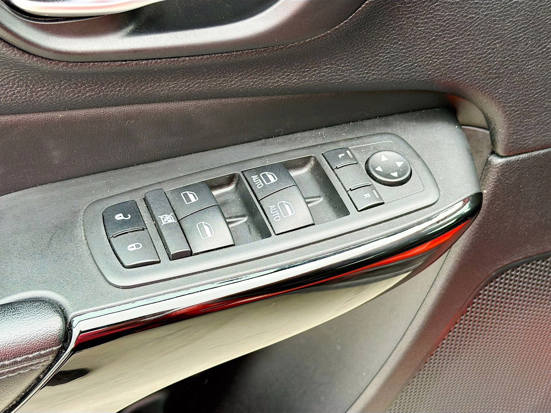 2021 Spitfire Orange Clearcoat Jeep Cherokee Altitude FWD SUV