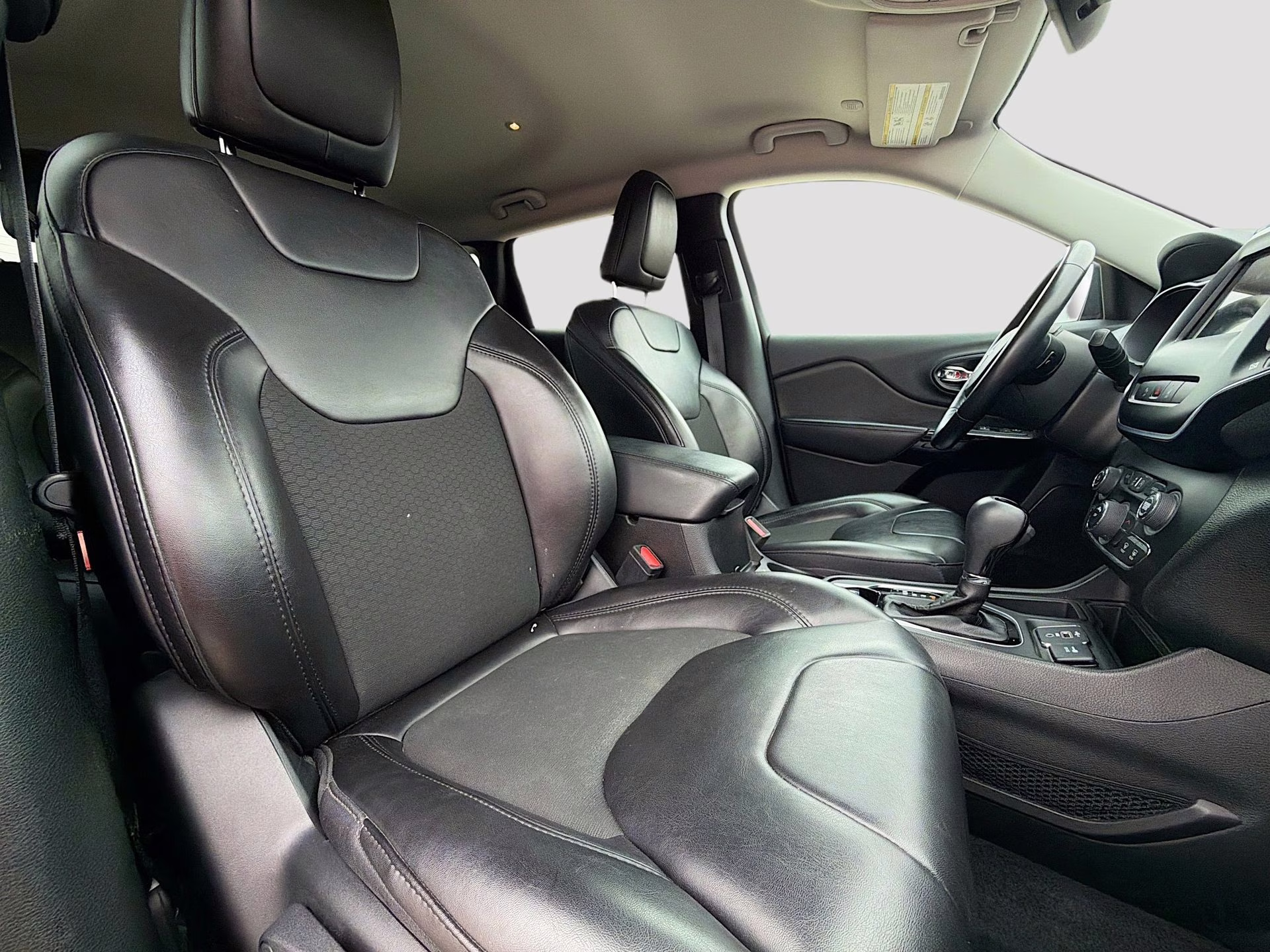 2021 Spitfire Orange Clearcoat Jeep Cherokee Altitude FWD SUV