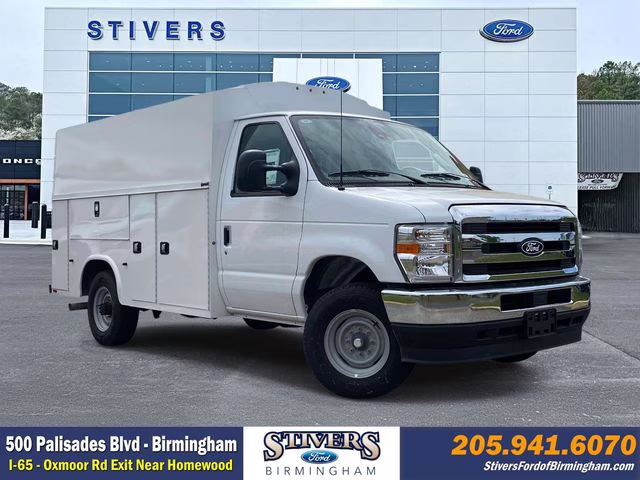 2026 Oxford White Ford E-350SD Base RWD Truck