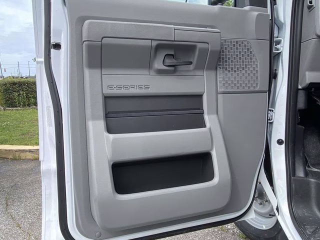 2026 Oxford White Ford E-350SD Base RWD Truck