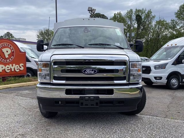 2026 Oxford White Ford E-350SD Base RWD Truck