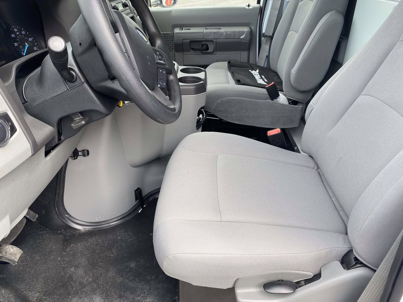 2026 Oxford White Ford E-350SD Base RWD Truck